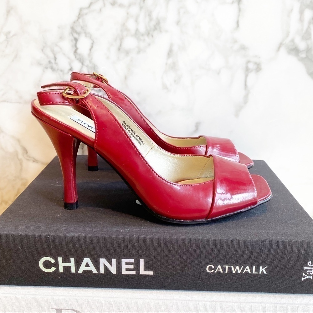 𝅺steve Madden Dark red patent open toe heel